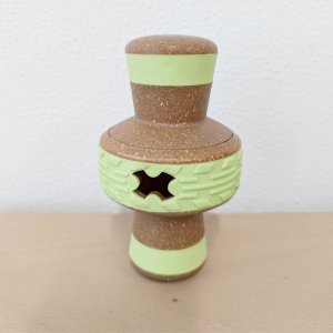 Quapas TPR Gummi UFO m/Bambus Aktiverings legetøj hund 14 x 8,2 cm Grøn/Brun