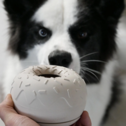 INOOKO - Aktiverings Yoomy Donut Slow feeder Skål til hund Ø11,5 cm - Billede 5